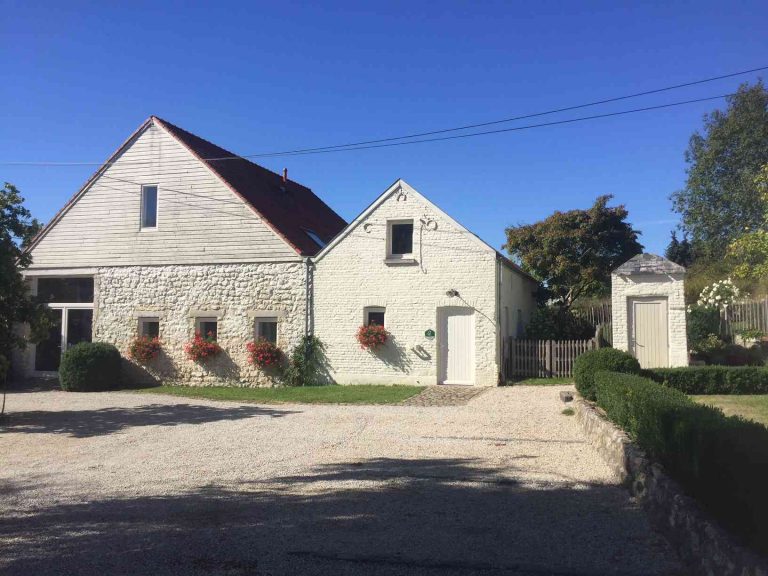 Vue sur l'entrée du Gîte