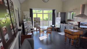 Gîte la Bachée: Exposition 20 ans du CAP (Cercle des Amis de Plancenoit). Le tram de Plancenoit et les bâtiments et fermes du village